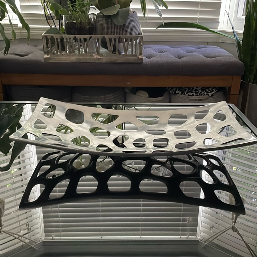 Metal cut out pattern curved bowl/tray